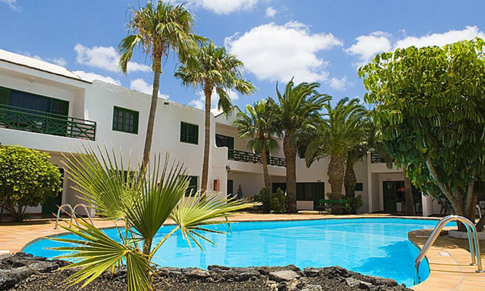 Rocas Blancas Apartments Puerto Del Carmen, Lanzarote On the Beach