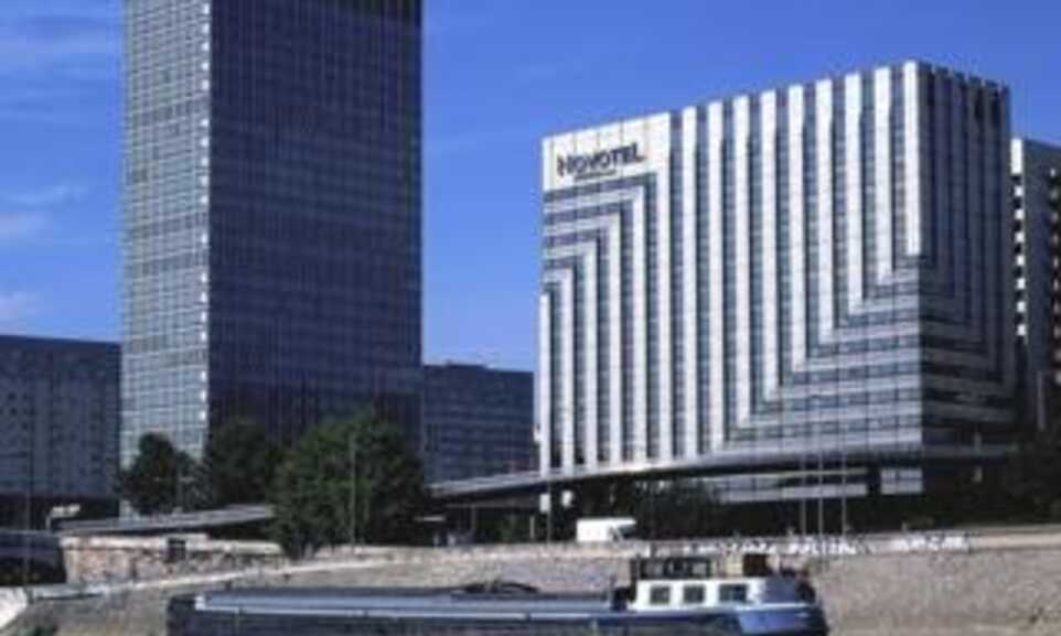 Novotel Paris La Defense Paris Paris On The Beach